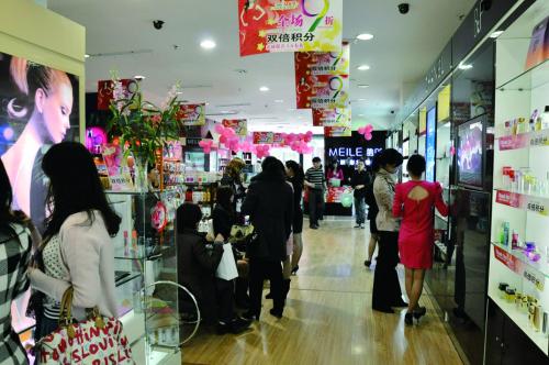 节日献厚礼 倾情大回馈——化妆品公司开展系列三·八节优惠促销活动